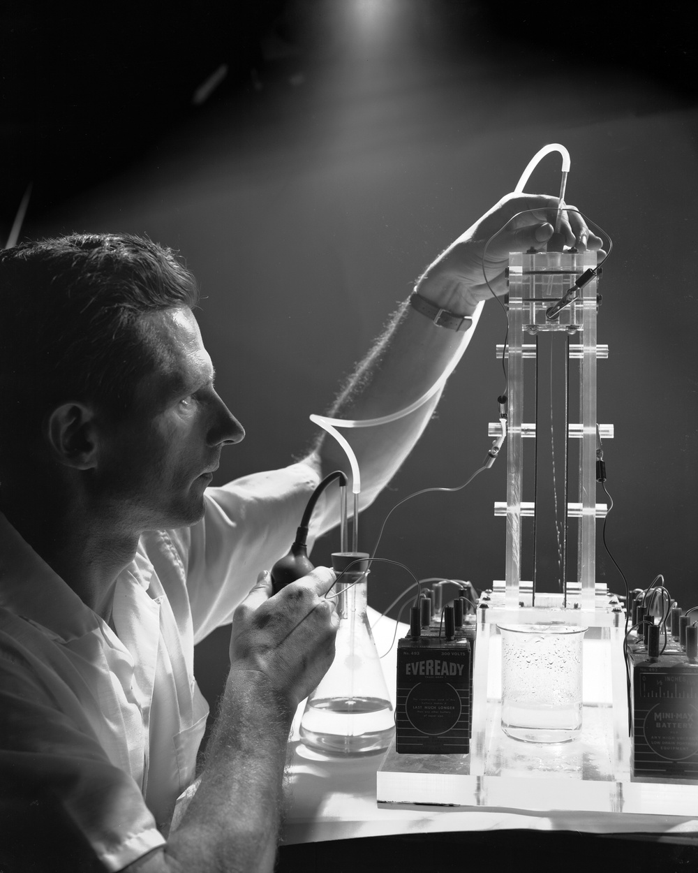 LIQUID JET DISINTEGRATION IN A 3000 VOLT ELECTRICAL FIELD