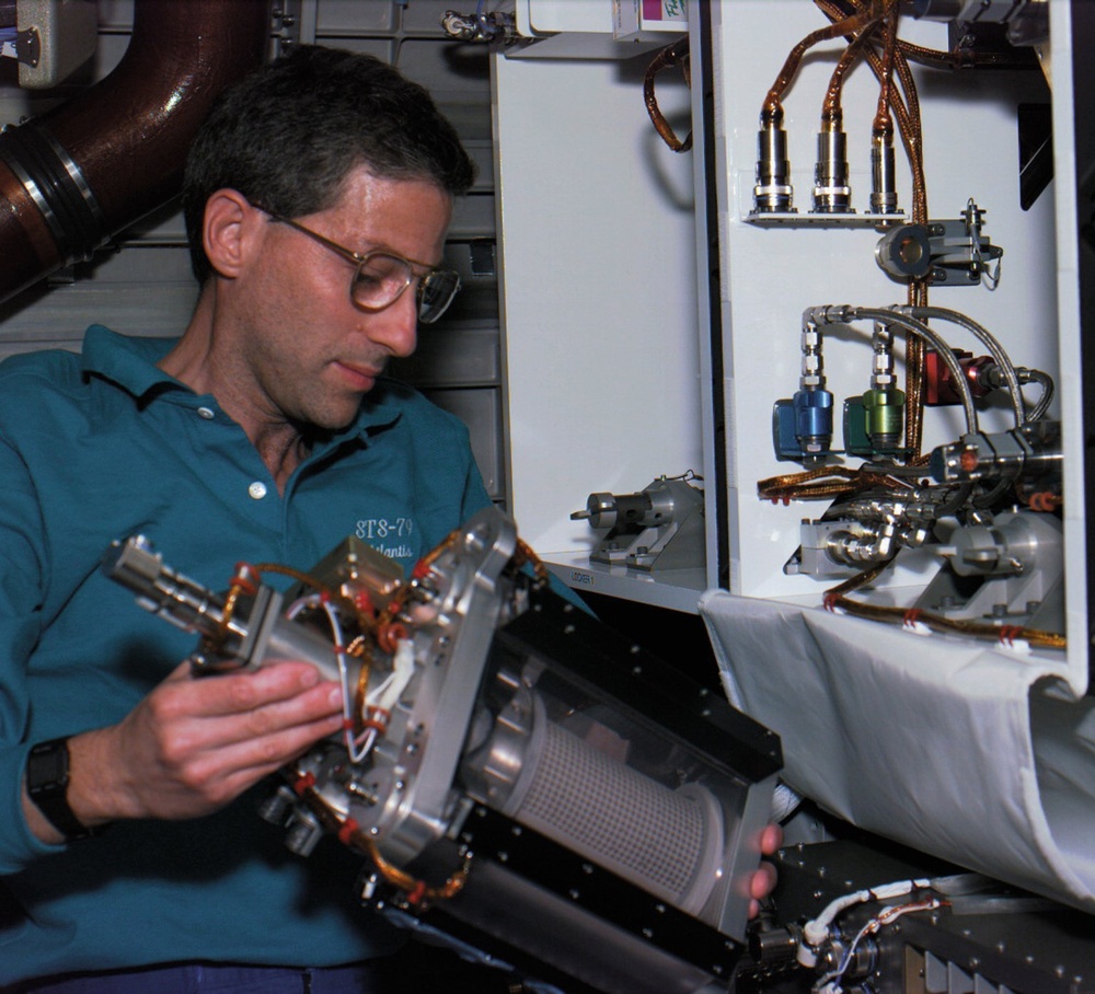 Installing Mechanics of Granular Materials (MGM) experiment Test Cell