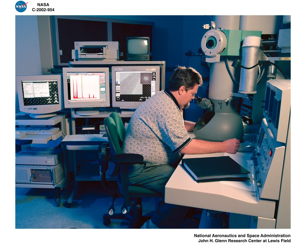TRANSMISSION ELECTRON MICROSCOPE / TEM