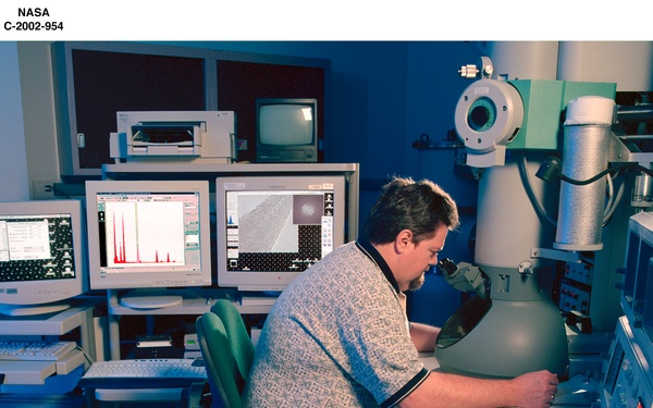 TRANSMISSION ELECTRON MICROSCOPE / TEM