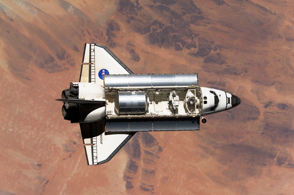 Endeavour on approach to ISS for mission STS-111 UF2 / Expedition Four