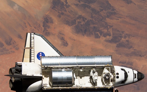 Endeavour on approach to ISS for mission STS-111 UF2 / Expedition Four