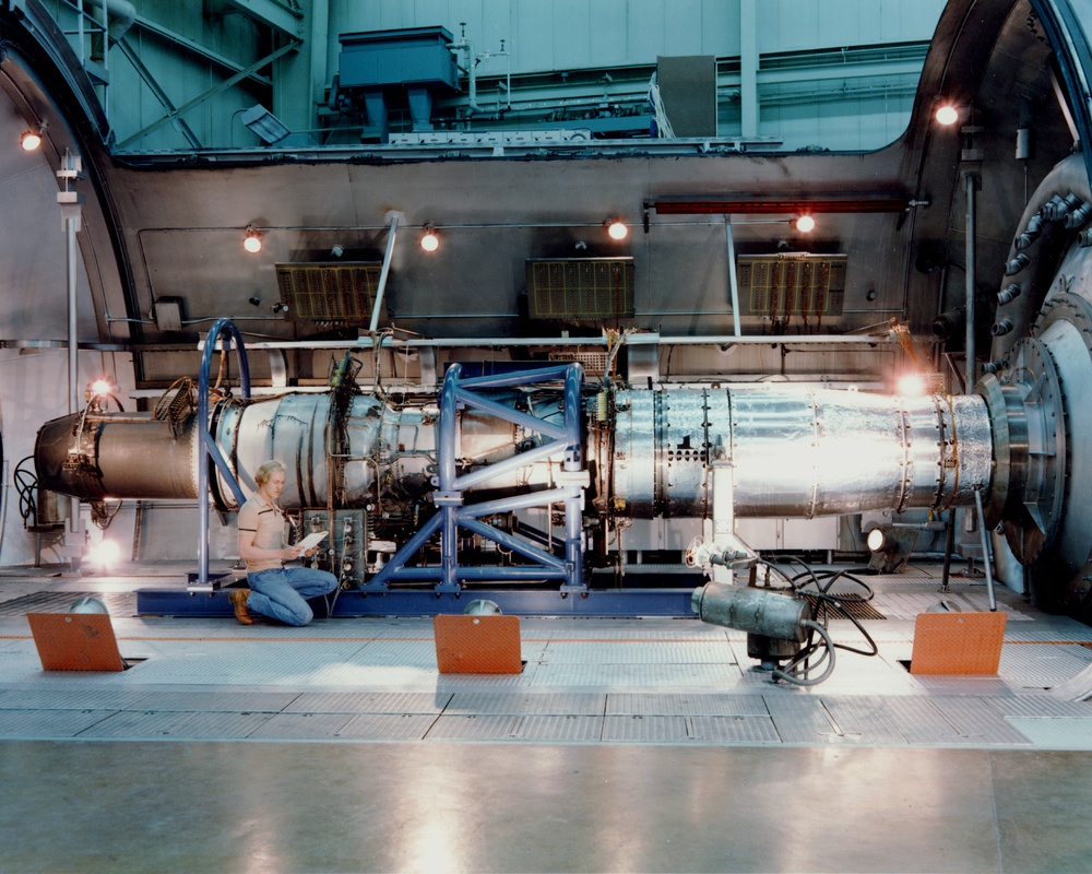 UETP ENGINE INSTALLATION AT PROPULSION SYSTEM LABORATORY PSL-4