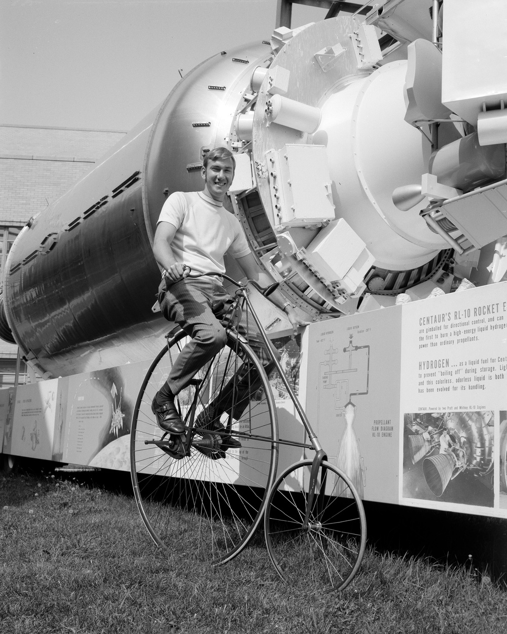 JERRY NOERAGER AND 1888 AMERICAN STAR BICYCLE FOR STORY IN LEWIS NEWS NEWSLETTER
