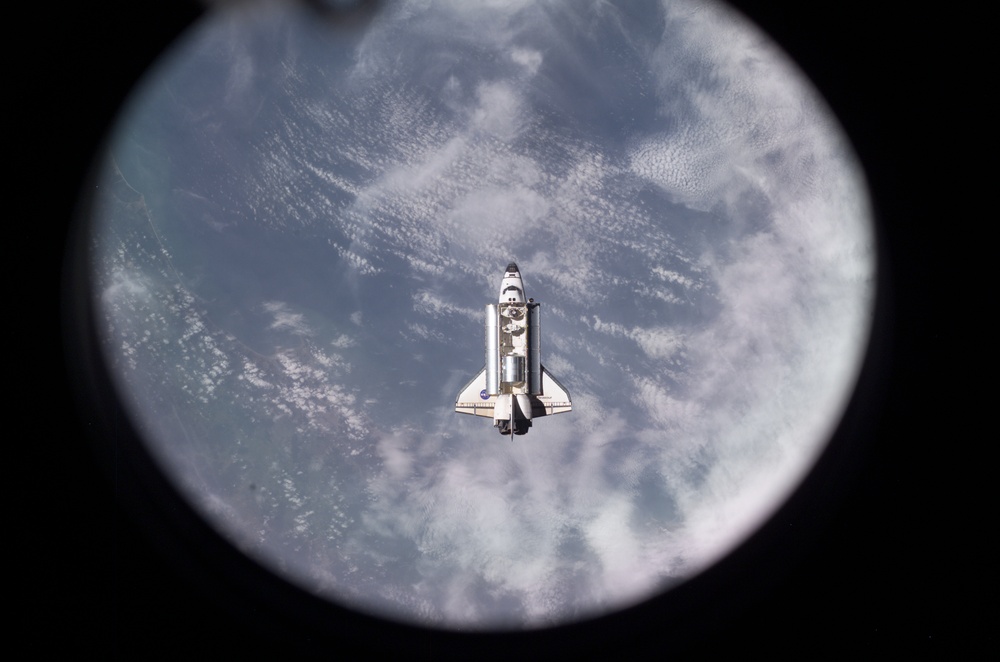 Endeavour on approach to ISS for mission STS-111 UF2 / Expedition Four