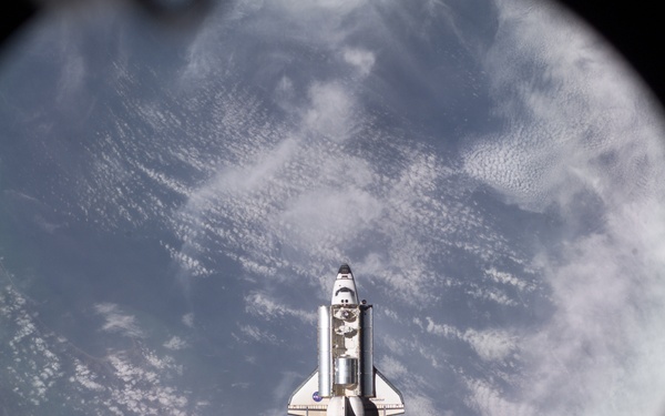 Endeavour on approach to ISS for mission STS-111 UF2 / Expedition Four