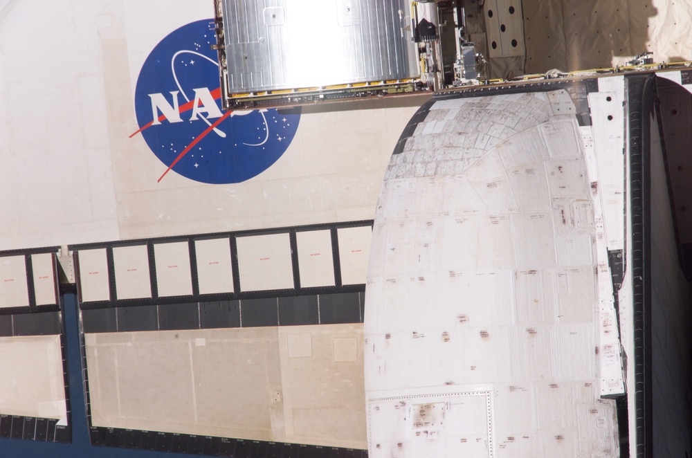 Endeavour on approach to ISS for mission STS-111 UF2 / Expedition Four