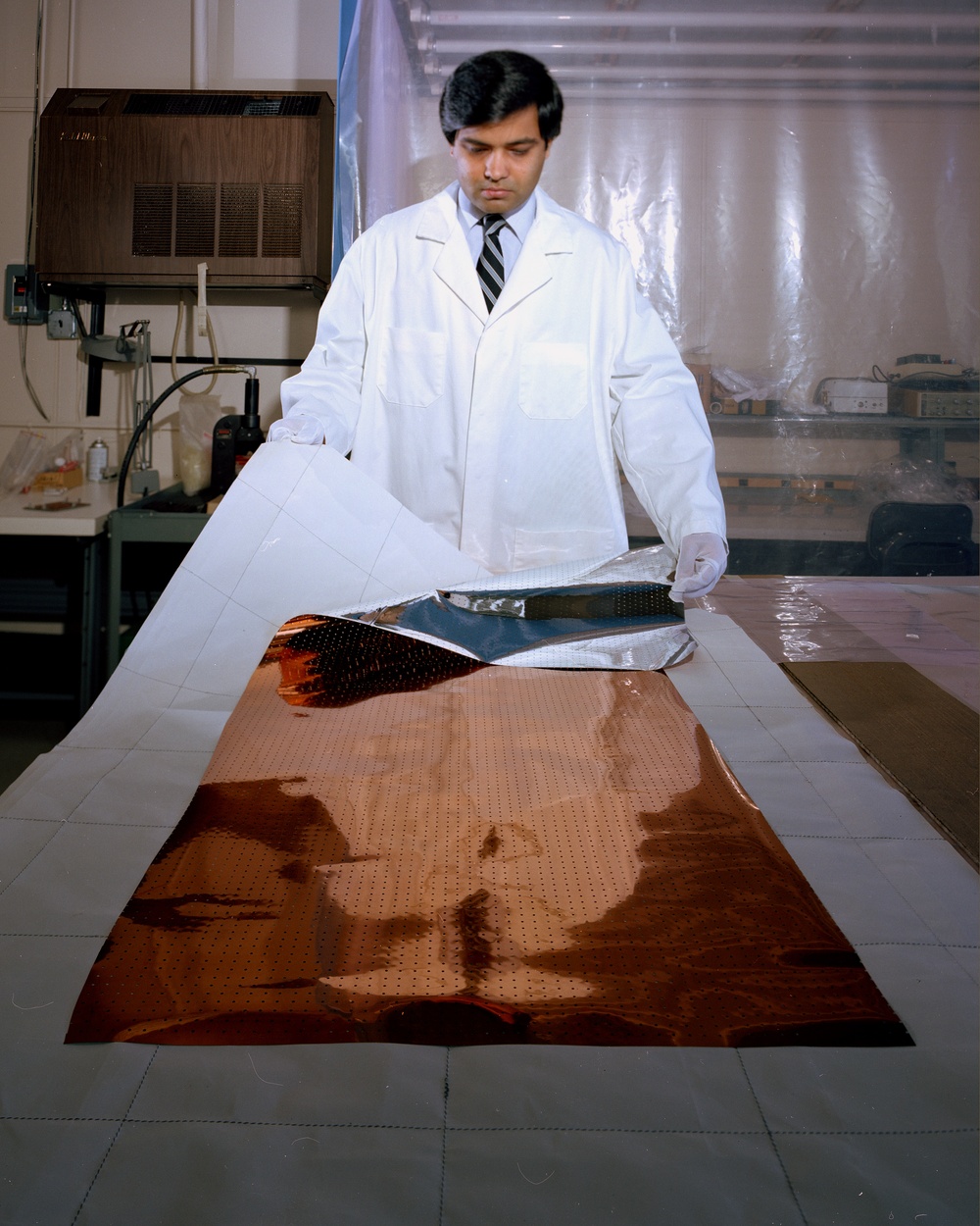 BUILD-UP PROCEDURE OF THE VOLT-A SPACE SHUTTLE EXPERIMENT MULTILAYER INSULATION THERMAL BLANKET