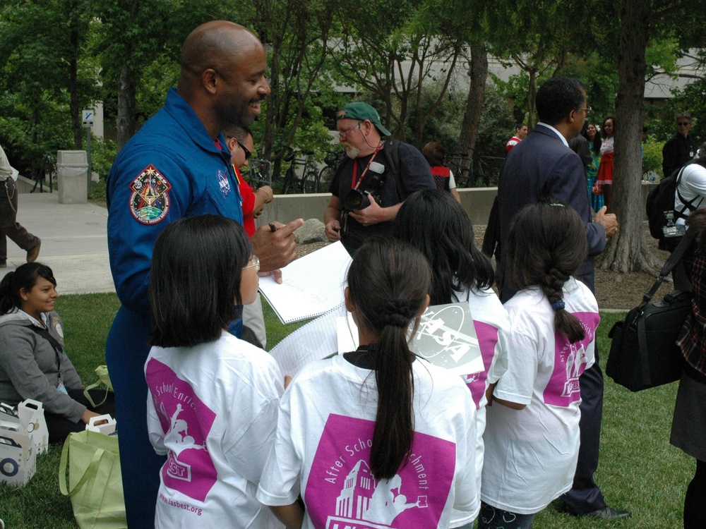 Can I have your autograph?