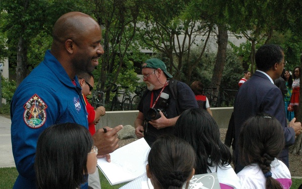 Can I have your autograph?