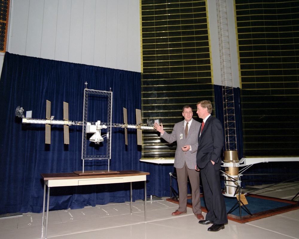 QUAYLE AT NASA
