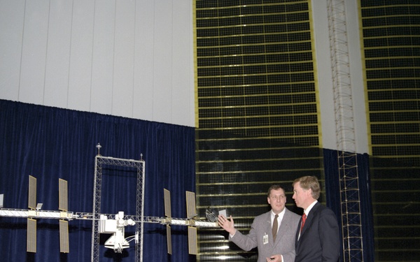QUAYLE AT NASA