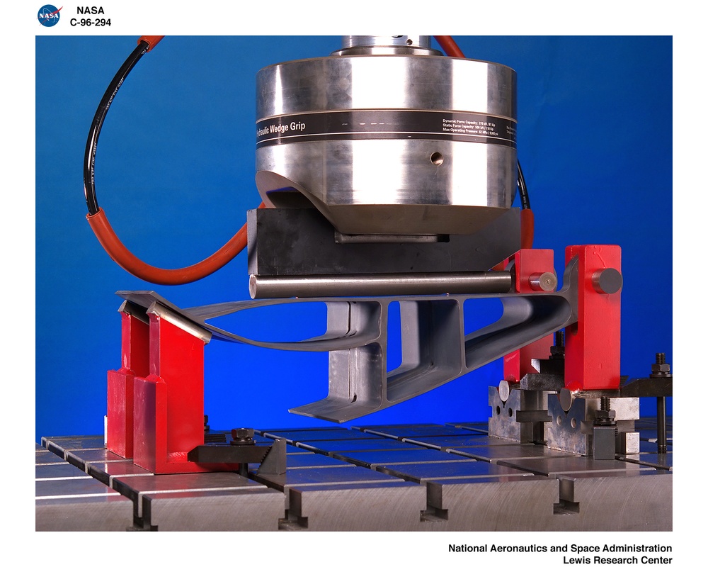 CONVERGENT FLAP DEMO TEST FOR HSR HIGH SPEED RESEARCH