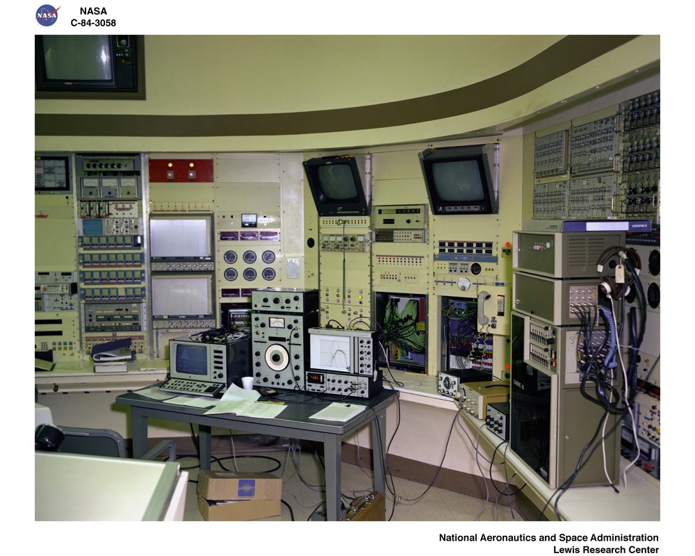 ALTITUDE WIND TUNNEL AWT SHOCK ACOUSTICS TEST IN 8X6 FOOT SUPERSONIC WIND TUNNEL SWT