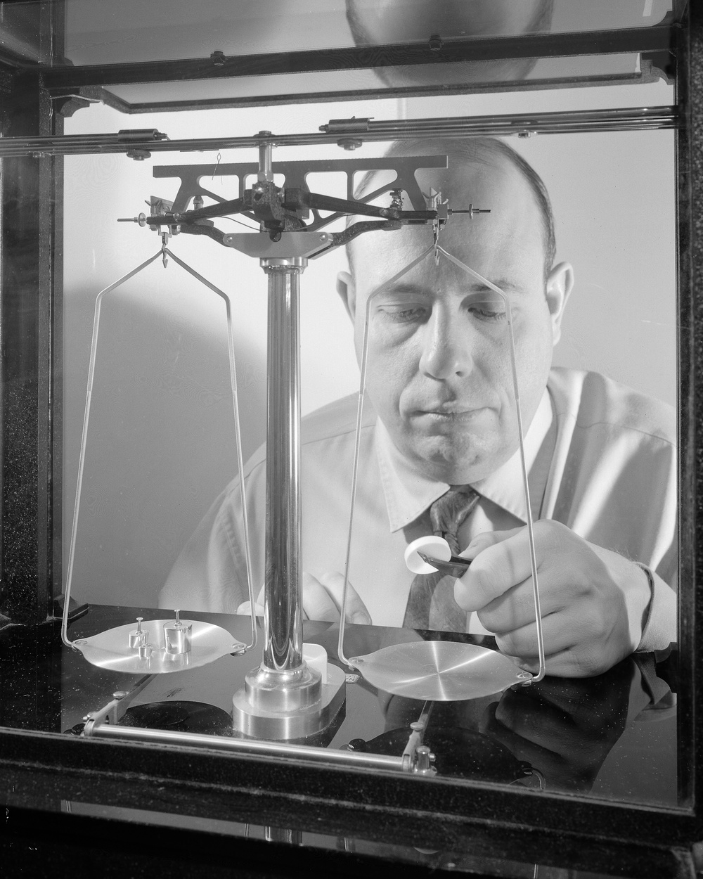 DR MYRON DAVIS WITH APPARATUS USED IN AN EXPERIMENTAL STUDY OF DIFFUSION IN OXIDES AT TEMPERATURES ABOVE 1000 DEGREES C AT THE BASIC MATERIALS LABORATORY BML BUILDING