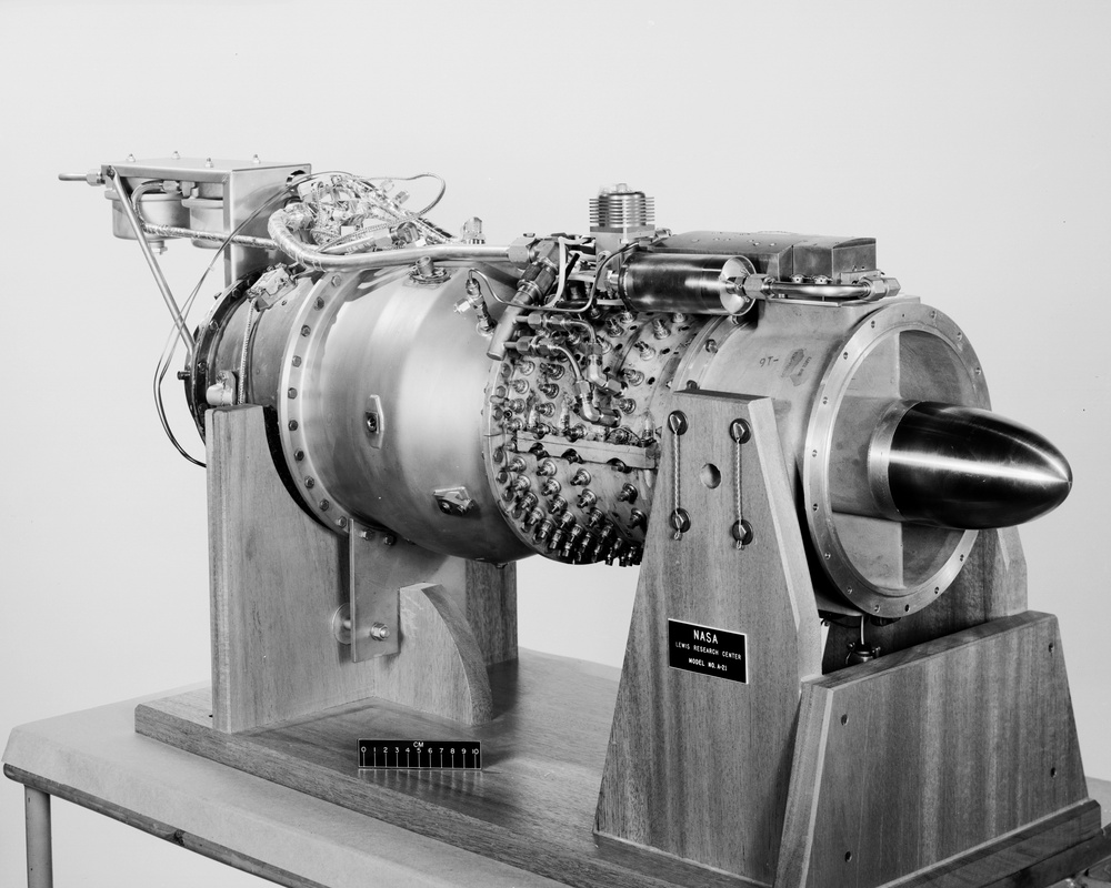 LOW COST ENGINE IN SHIPPING BOX