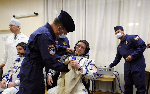 Expedition 18 Suit-up