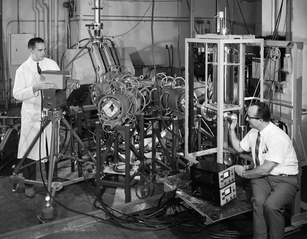 RADIATION DAMAGE EXPERIMENT IN DYNAMITRON AND FIELD ION MICROSCOPE