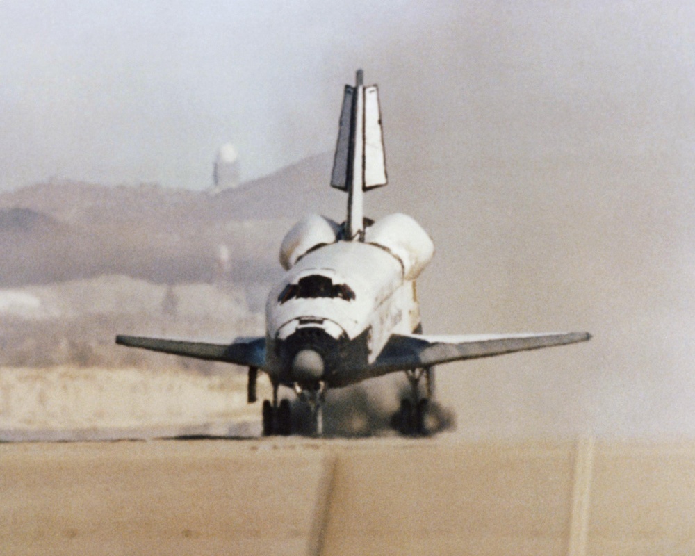 Shuttle Columbia Touches Down on lakebed at Edwards Air Force Base.