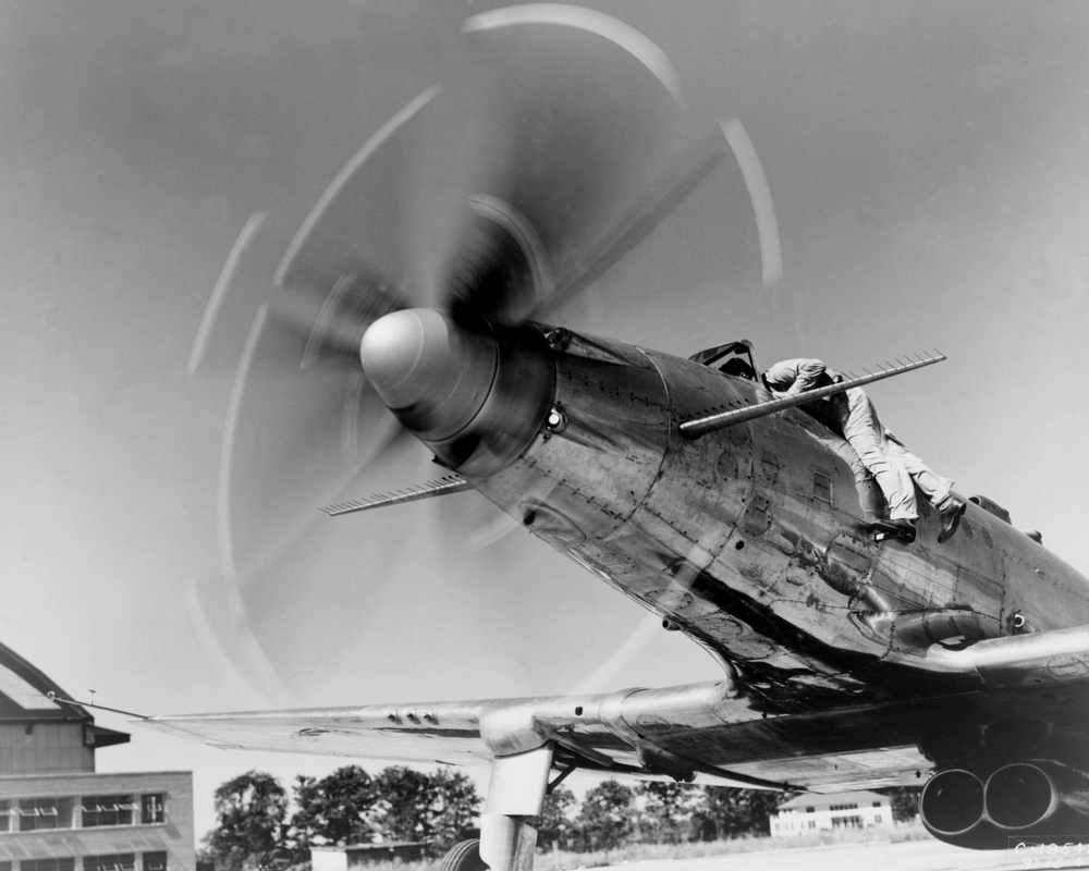 XP-75 AIRPLANE SHOWING SURVEY RAKE