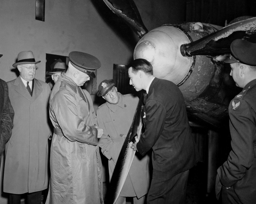 GENERAL HAP ARNOLD VISITS THE LAB