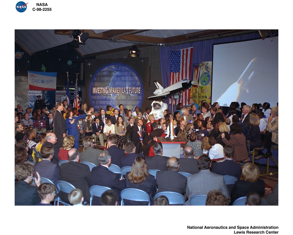 LAUNCH OF SPACE SHUTTLE STS-95 WITH JOHN GLENN ON-BOARD - UNITED STATES VICE PRESIDENT AL GORE WATCHING WITH GLENN ELEMENTARY SCHOOL SEVEN HILLS OHIO -  GUESTS AT NASA LEWIS WATCHING LAUNCH