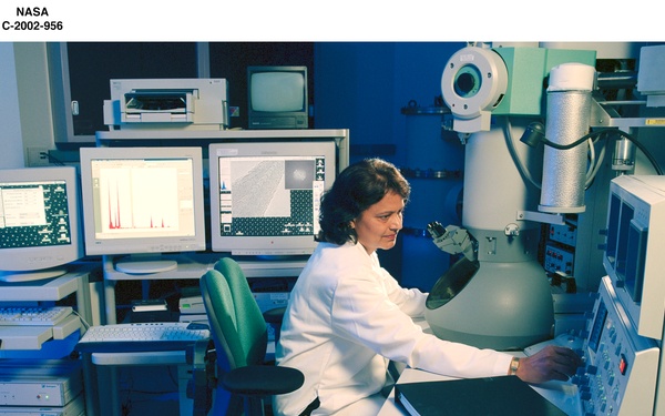 TRANSMISSION ELECTRON MICROSCOPE / TEM