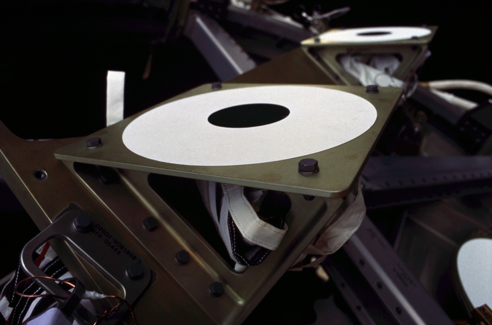 View of the cable tray and an SVS target on the Z-1 truss taken during Expedition Four EVA 3