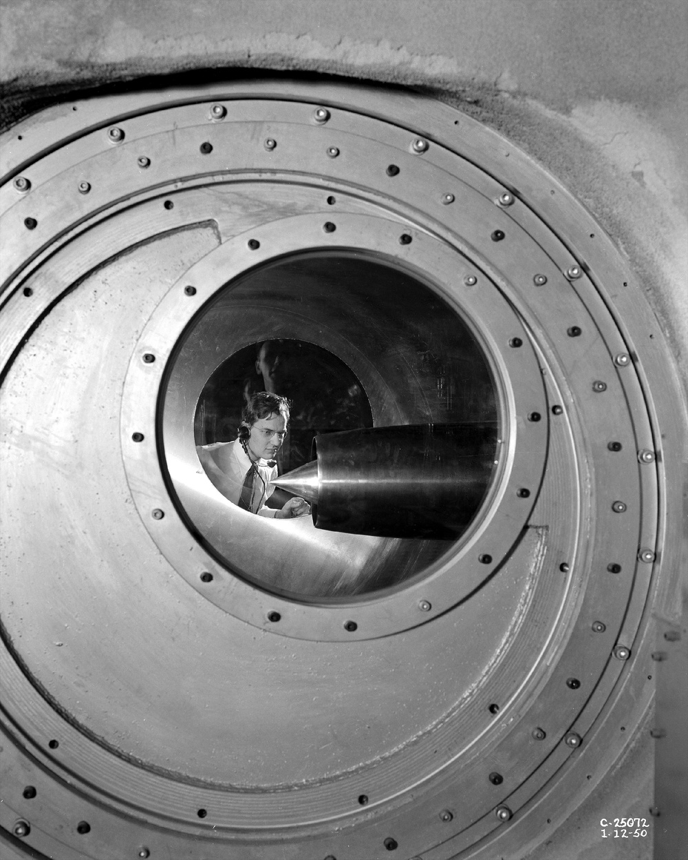 16 INCH RAM JET IN TEST SECTION OF 8X6 FOOT SUPERSONIC WIND TUNNEL