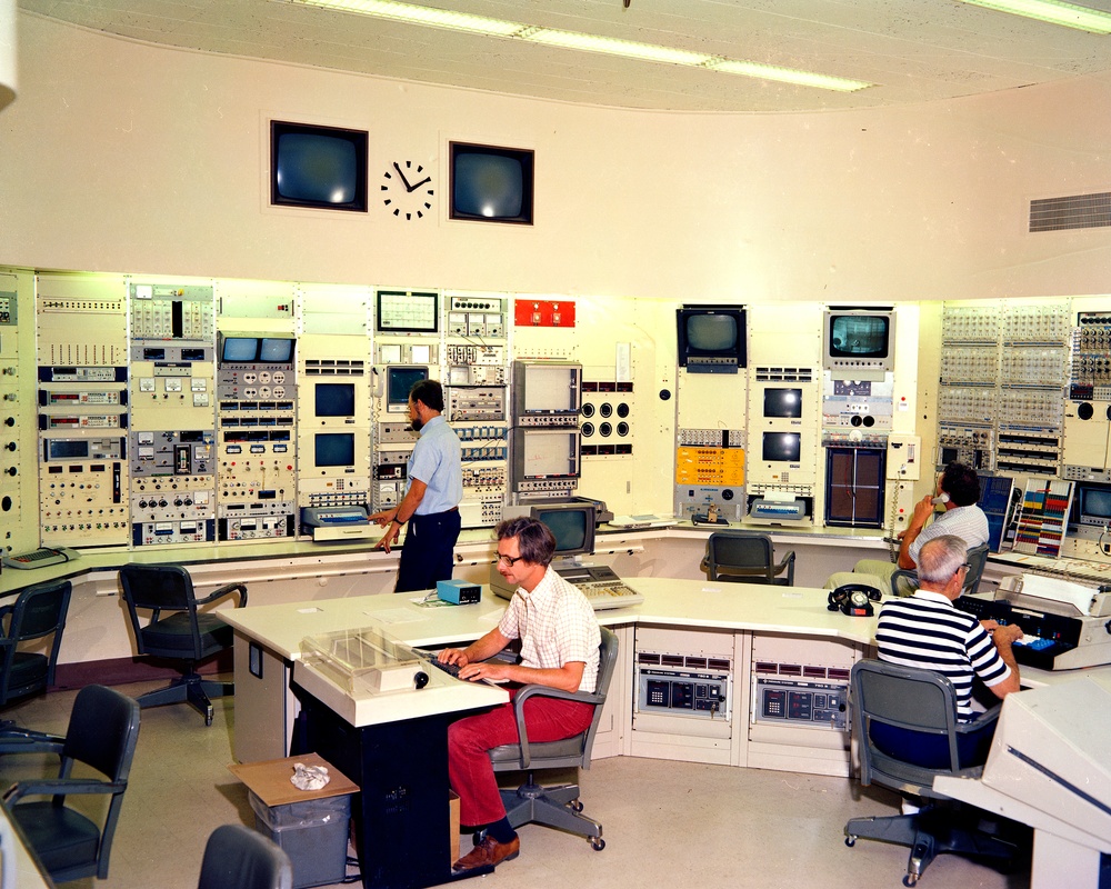 TEST CELL NEAR 8X6 FOOT SUPERSONIC WIND TUNNEL SWT CONTROL ROOM - TEST CELL IN ENGINE COMPONENT RESEARCH LABORATORY ECRL