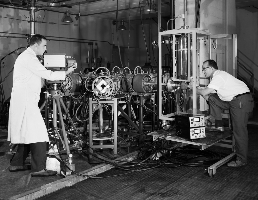 RADIATION DAMAGE EXPERIMENT IN DYNAMITRON AND FIELD ION MICROSCOPE