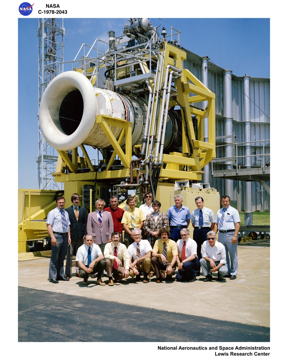 QCSEE QUIET CLEAN STOL EXPERIMENTAL ENGINE AND WING FLAP