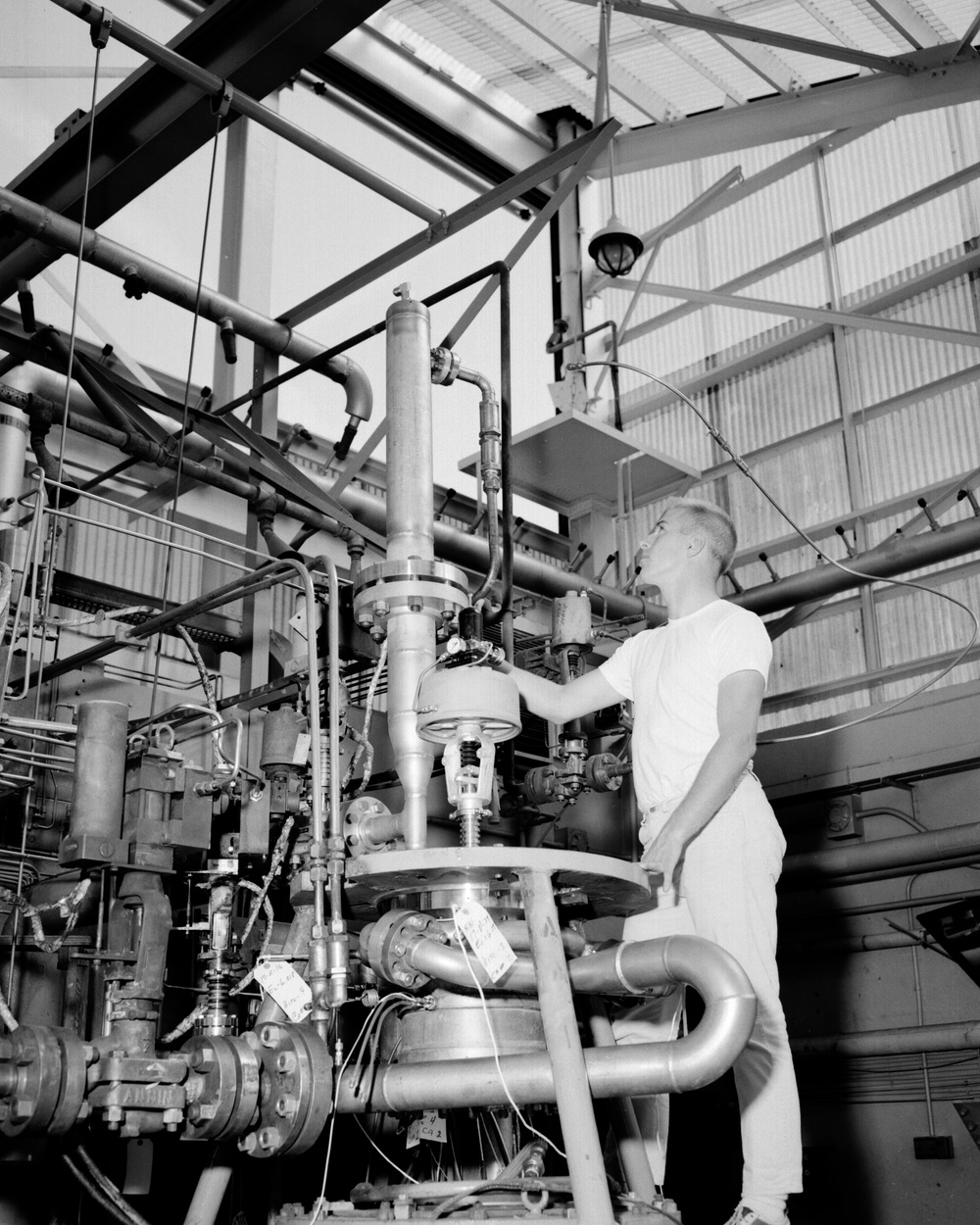 VARIABLE ORIFICE IN OXIDANT DOME OF ROCKET ENGINE TEST RIG AT THE ROCKET ENGINE TEST FACILITY RETF