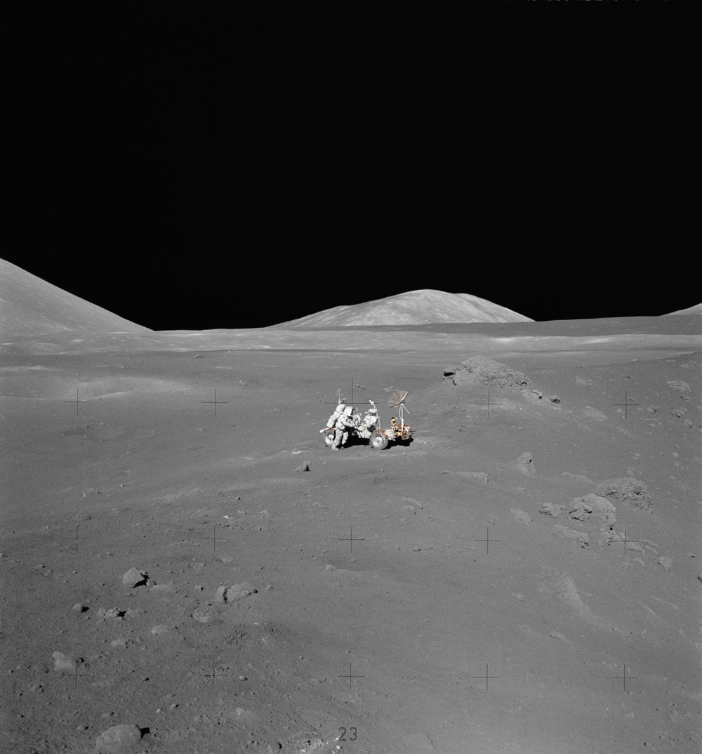 photo-as17-137-21011