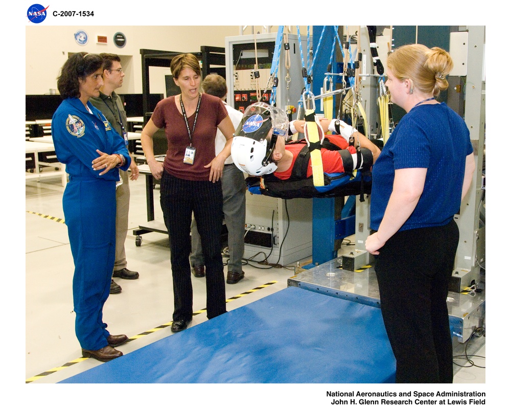 Visit to NASA Glenn Research Center at Lewis Field by Astronaut Sunita Williams