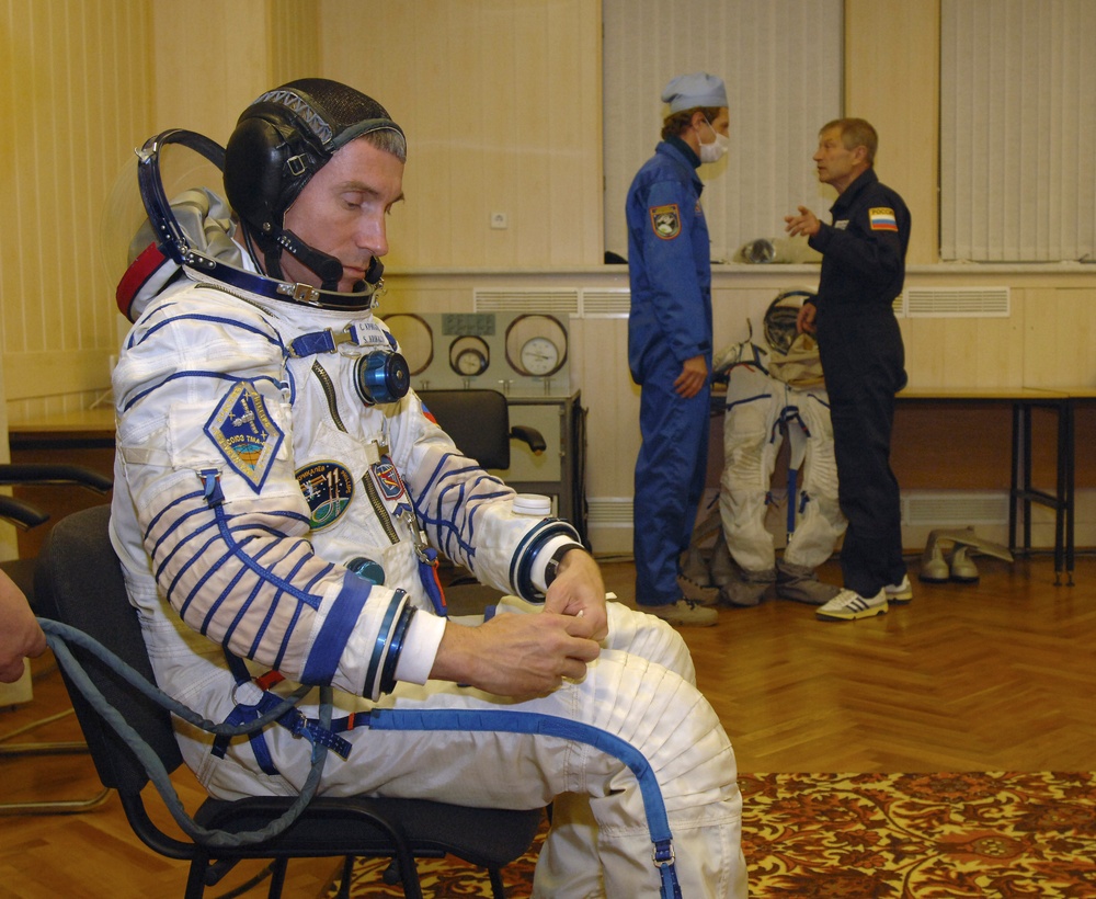 Expedition 11 Launch Day