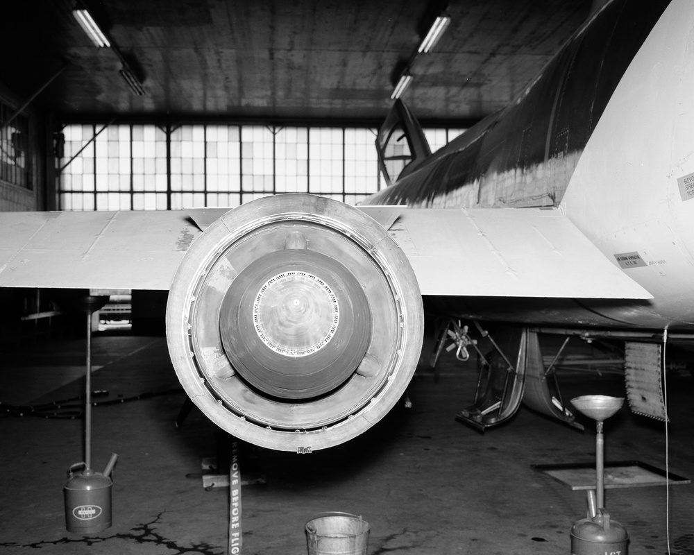F-106B AIRPLANE RIGHT AND LEFT EXHAUST NOZZLE