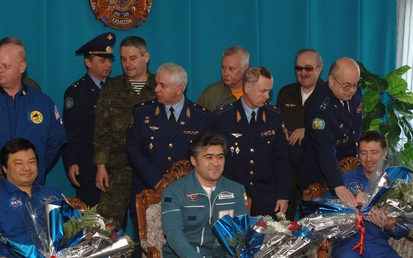 Expedition 10 Landing