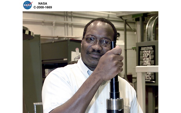 FIVE - AXIS THREE MAGNETIC BEARING RIG