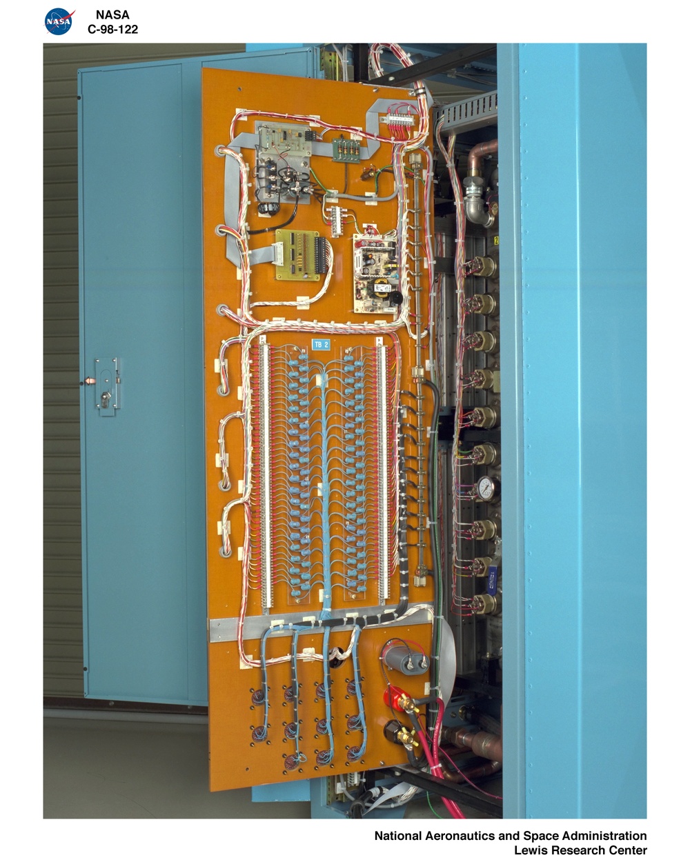 SOLAR ARRAY ELECTRICAL SIMULATOR SAES WITH TECHNICIANS AND ENGINEERING DESIGN AND ANALYSIS DIVISION