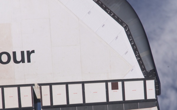 Endeavour on approach to ISS for mission STS-111 UF2 / Expedition Four