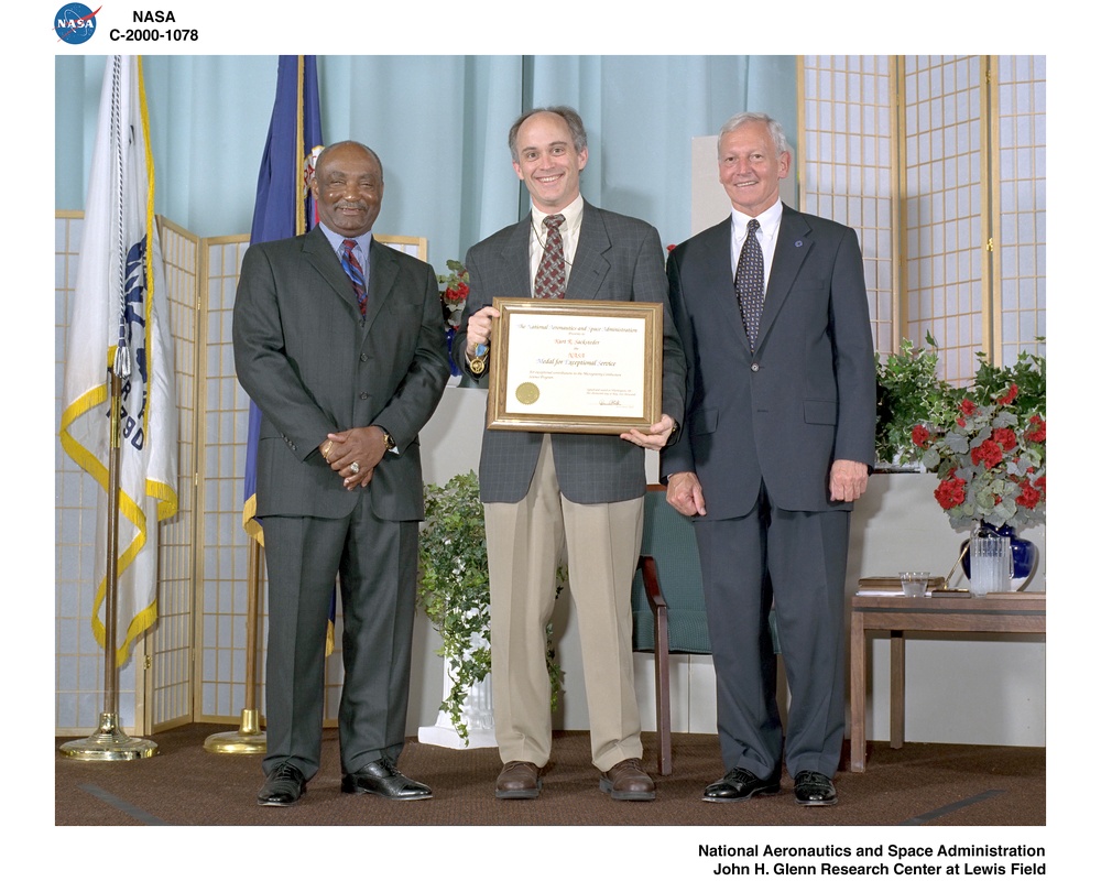 NASA 2000 HONOR AWARDS CEREMONY DON CAMPBELL - DAVID URBAN ACCEPTING FOR KURT SACKSTEDER - GENERAL DAILEY