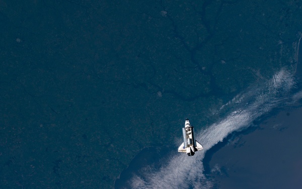 Endeavour on approach to ISS for mission STS-111 UF2 / Expedition Four