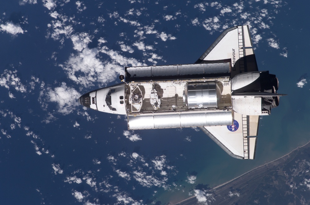 Endeavour on approach to ISS for mission STS-111 UF2 / Expedition Four
