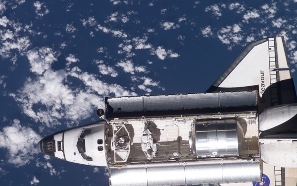 Endeavour on approach to ISS for mission STS-111 UF2 / Expedition Four