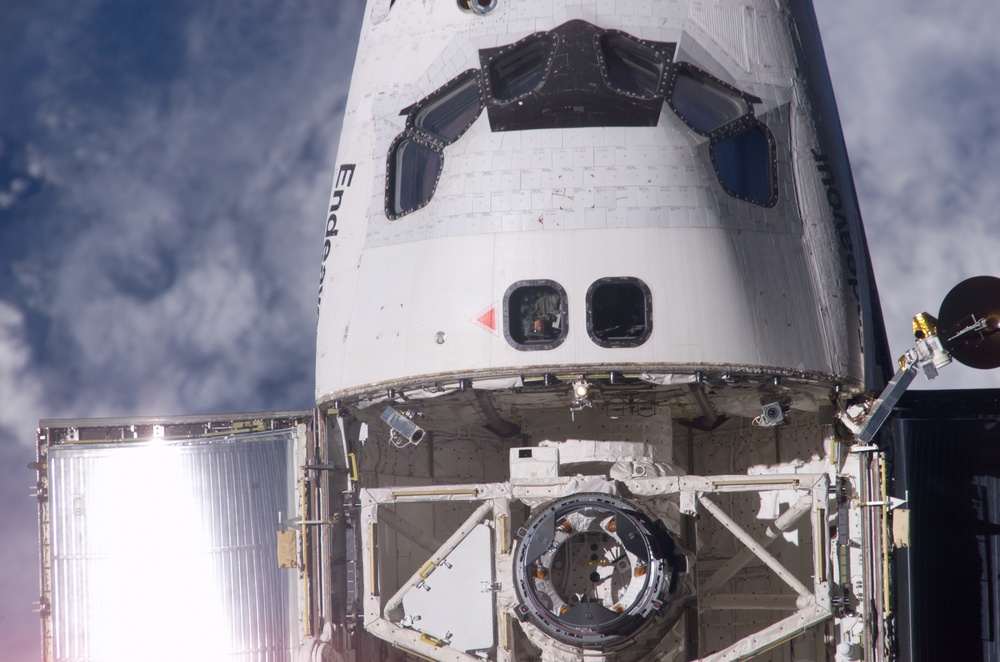 Endeavour on approach to ISS for mission STS-111 UF2 / Expedition Four