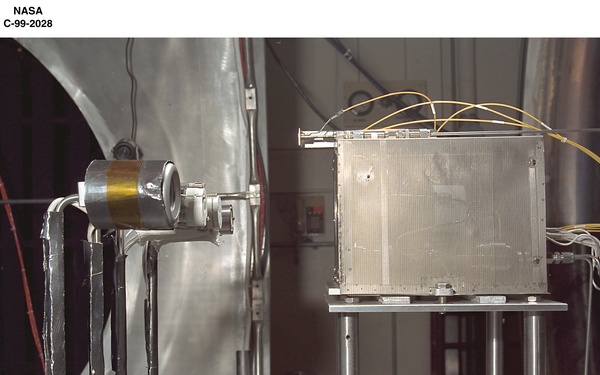 VACUUM FACILITY II  ION PLUME DIAGNOSTICS -  ION THRUSTER WITH PLASMA PROBES