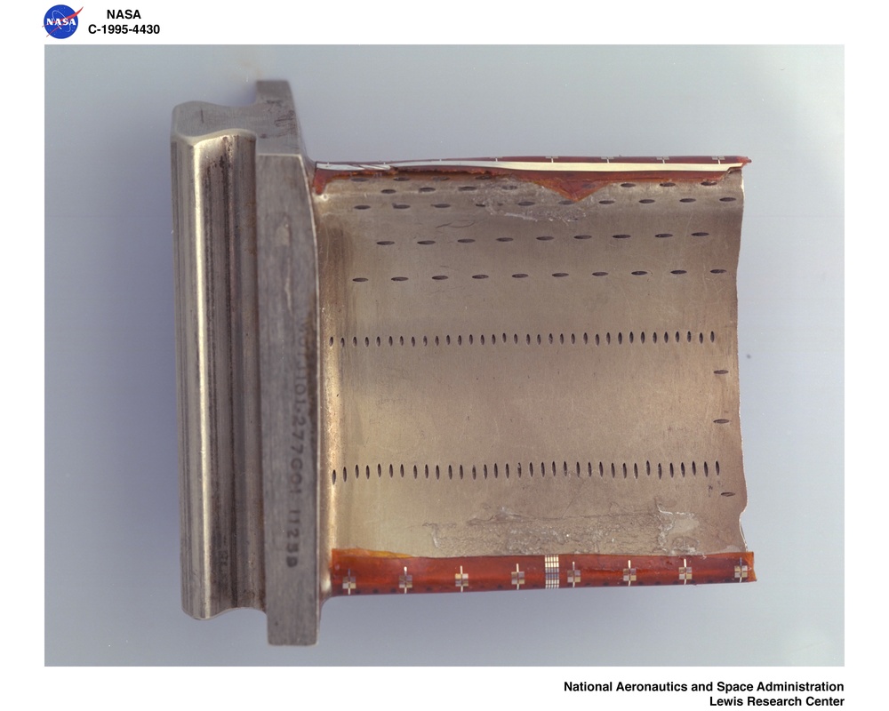 TURBINE BLADE WITH MICRO HEAT FLEX SENSOR ARRAYS