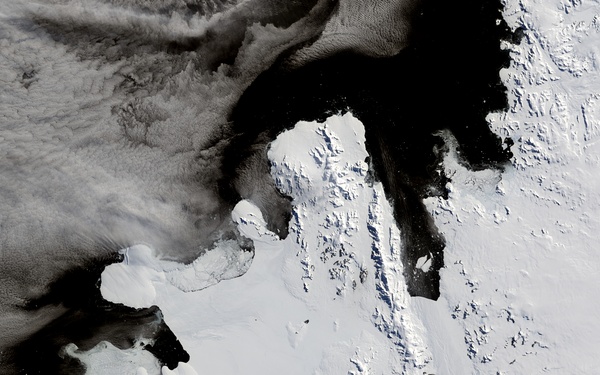 Wilkins Ice Shelf Disintegrates: Image of the Day