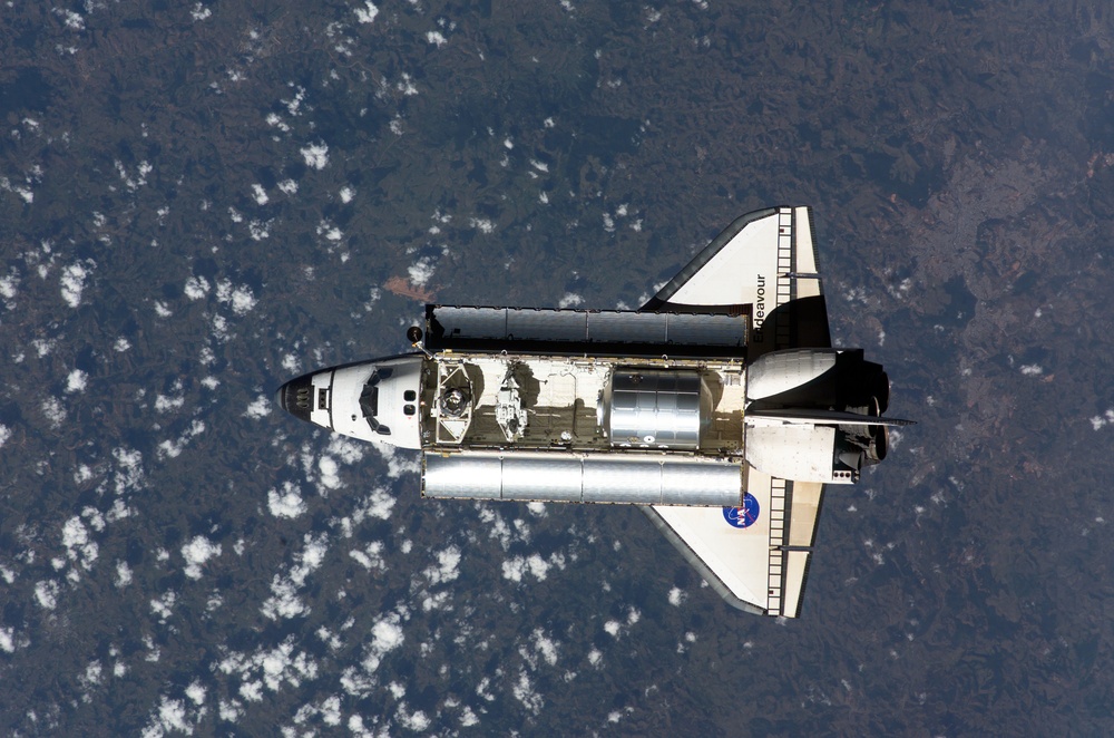 Endeavour on approach to ISS for mission STS-111 UF2 / Expedition Four